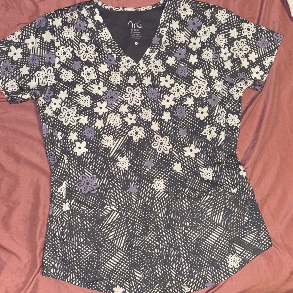 NrG by barco scrub top
